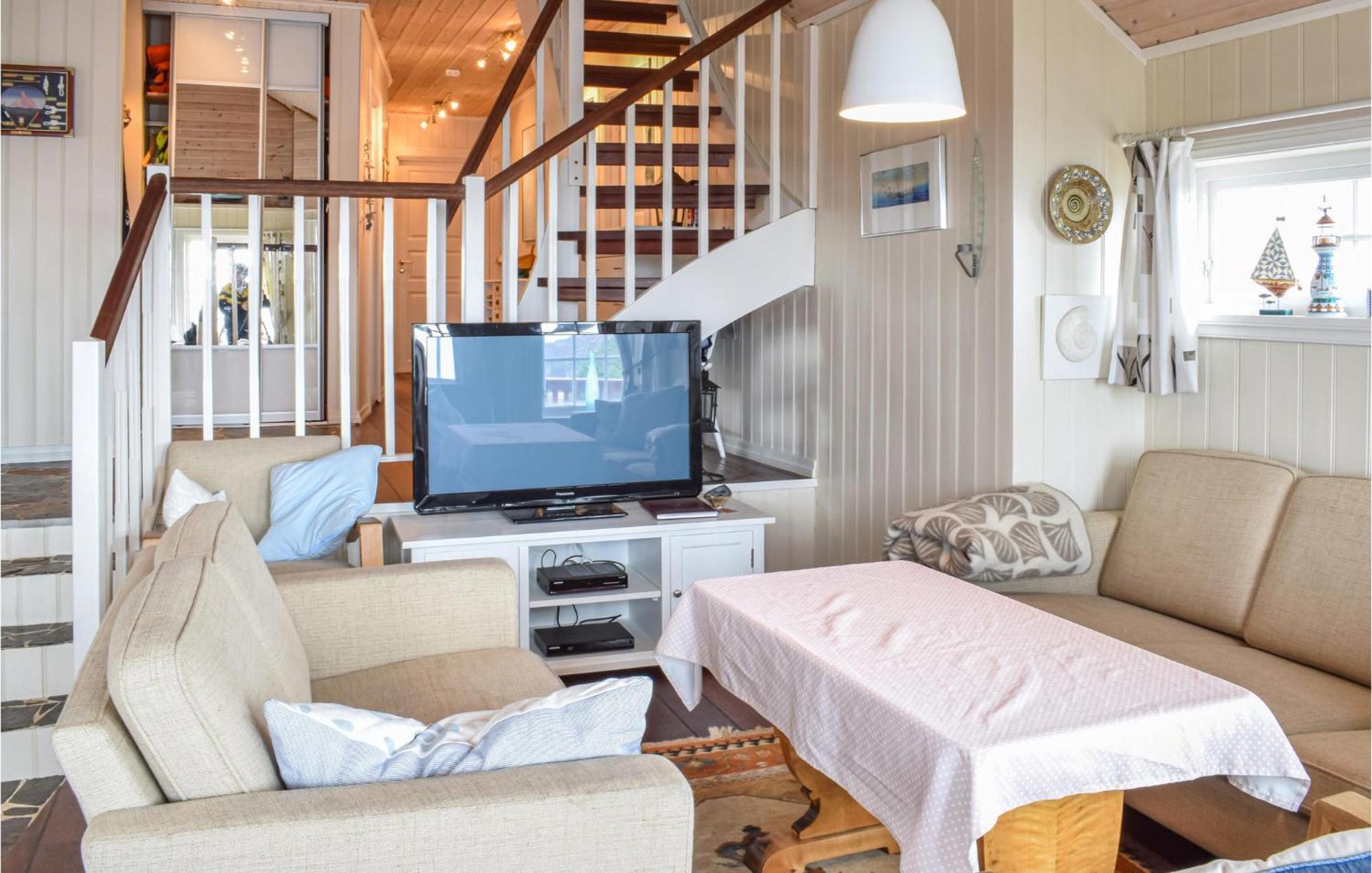 Gorgeous Home In Bekkjarvik With Wifi Ngoại thất bức ảnh